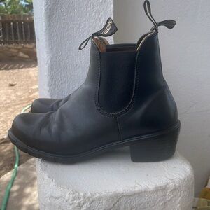 Black Blundstone Heeled Chelsea Boots 8 - euro 38, UK 5. Worn.